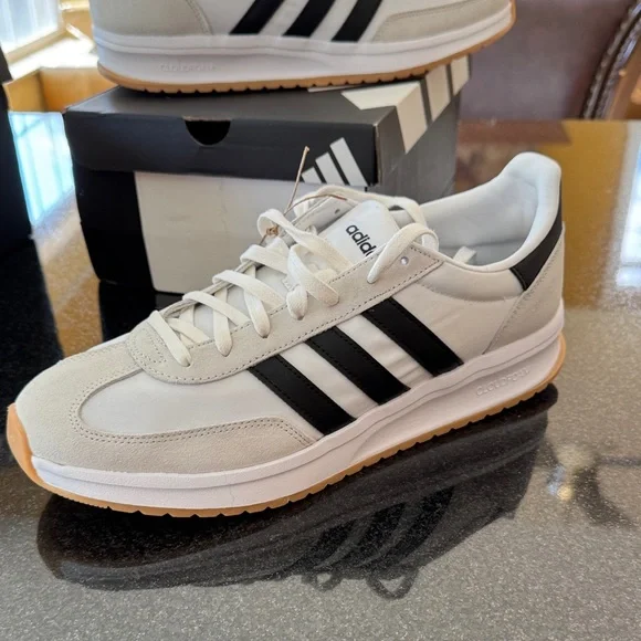 Adidas Cloudfoam White and Black Trainers - Picture 2 of 3